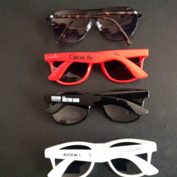 Lot of 21 Pairs of Sun Shades/ Sunglasses - Picture 12 of 12